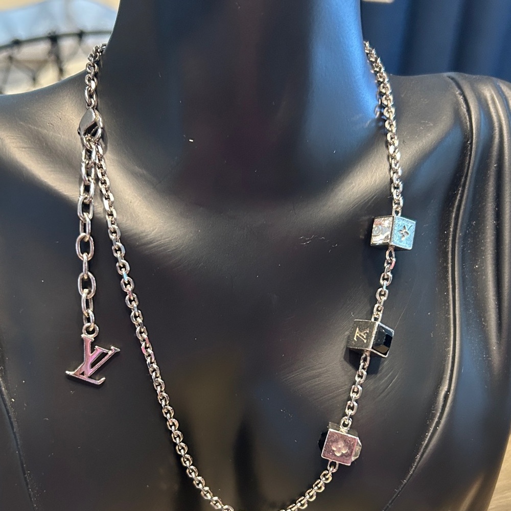 Louis Vuitton Silver Gamble Necklace with Swarovski crystals (227)